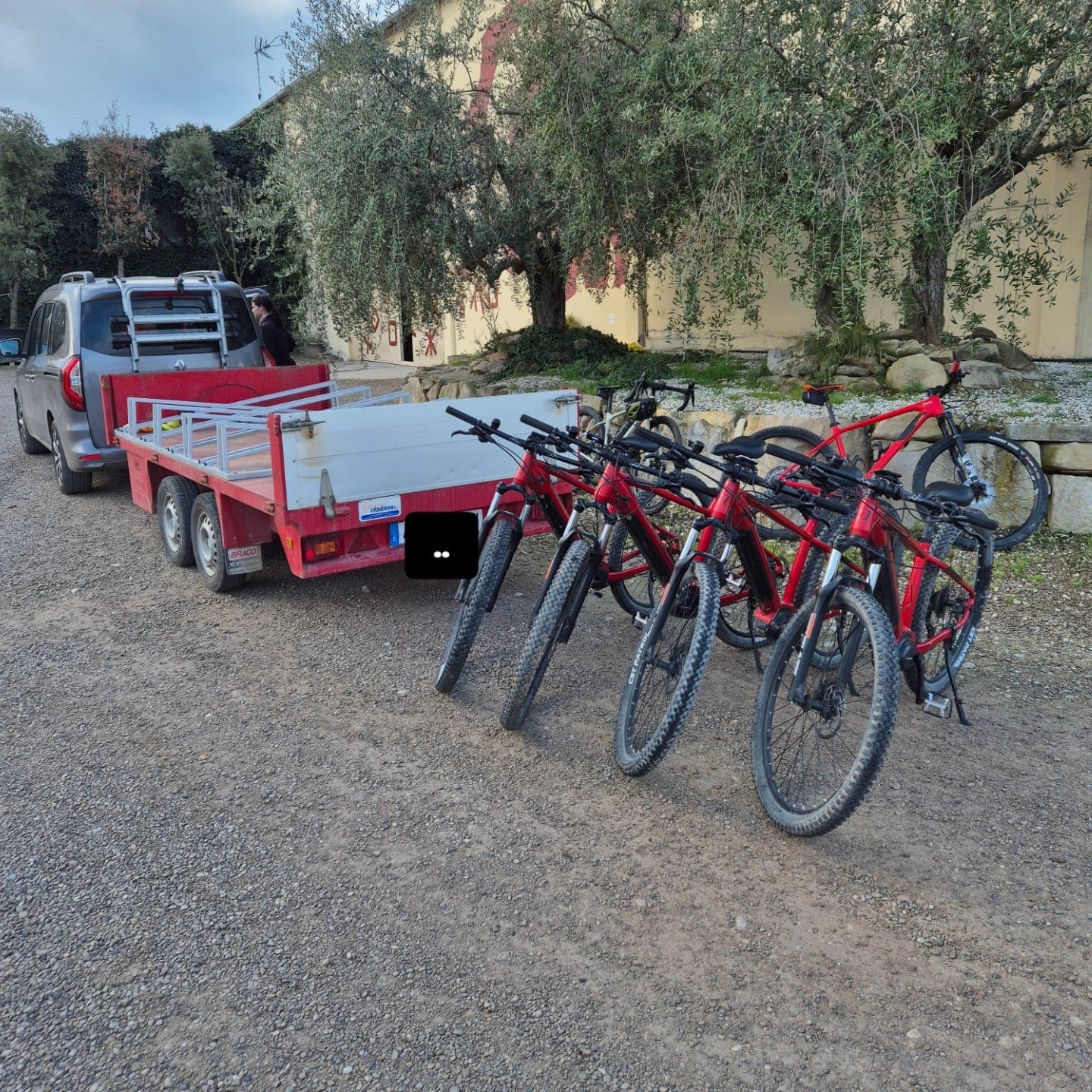 Transporte de bicicletas y equipamiento.